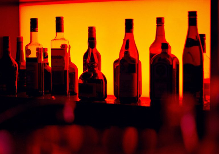 Importadores de bebidas alcohólicas realizan entrenamientos para combatir el comercio ilícito en el sector