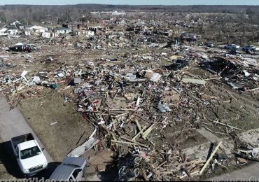 Kentucky declara estado de emergencia; tormentas dejan 19 muertos