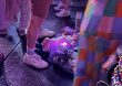Escándalo en redes sociales: Dejan bebé abandonado en el suelo durante concierto de Taylor Swift en París