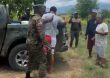 Militares del Ejército evitan que traficantes prendan fuego a gasolina incautada en la frontera