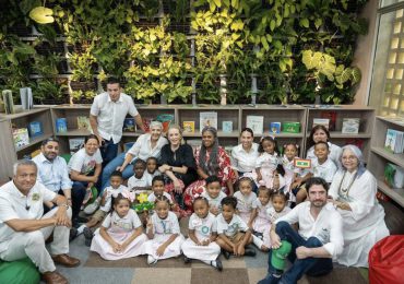 Shakira inaugura colegio en Villas de Aranjuez, Cartagena