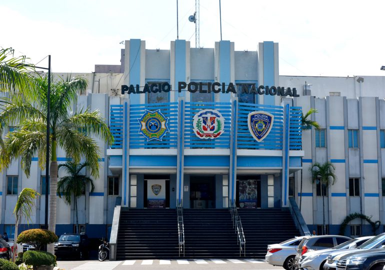 Policía apresa dos haitianos implicados en robo de un millón de pesos en una residencia en SDE