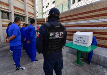 "El voto es libre", presos sin sentencia votan por primera vez para presidente en México