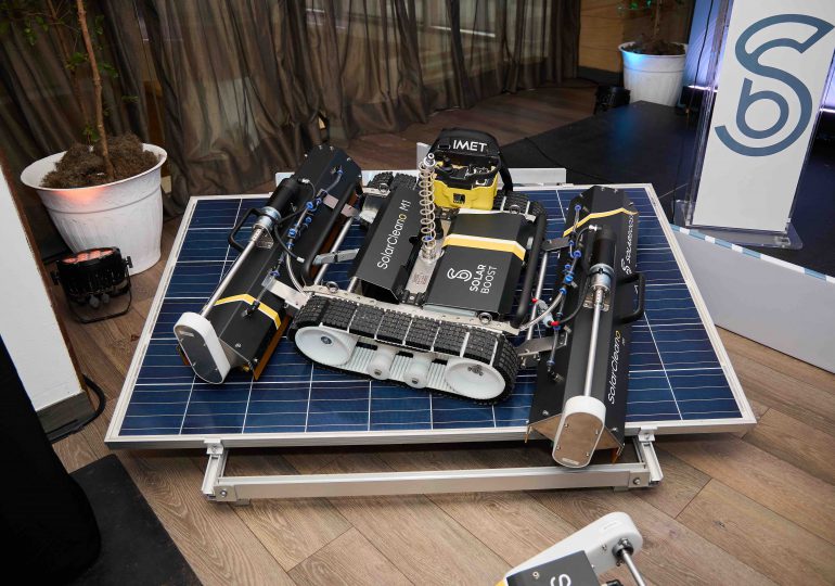 Avanzada tecnología robótica que incrementa la eficiencia de paneles solares llega al país y todo el Caribe
