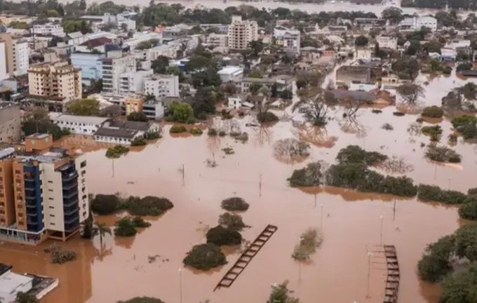 Sube a 56 el número de muertos en el sur de Brasil por desastre climático