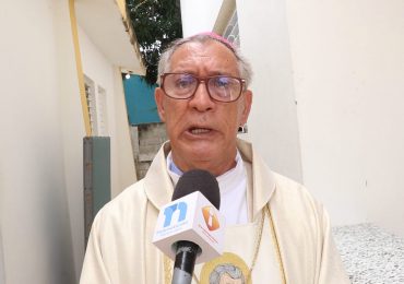Educadores tienen actitud egoísta, dice obispo Diomedes Espinal; pide que piensen en los estudiantes