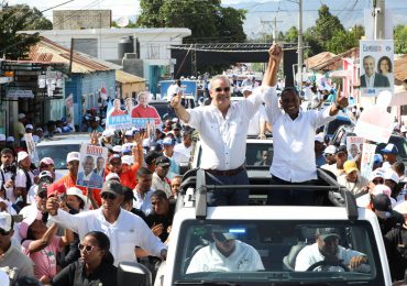 Abinader encabeza multitudinaria marcha caravana en San Juan