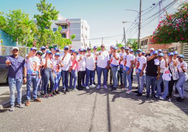 Bolívar Valera cierra campaña y acude a las casas para enseñar a votar