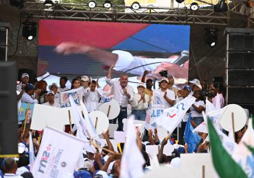 Alexis Victoria cierra campaña en María Trinidad Sánchez