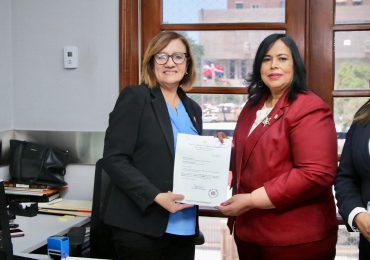 Diputada Ysabel De La Cruz presenta proyecto de ley para regular y fomentar las prácticas profesionales e inserción laboral