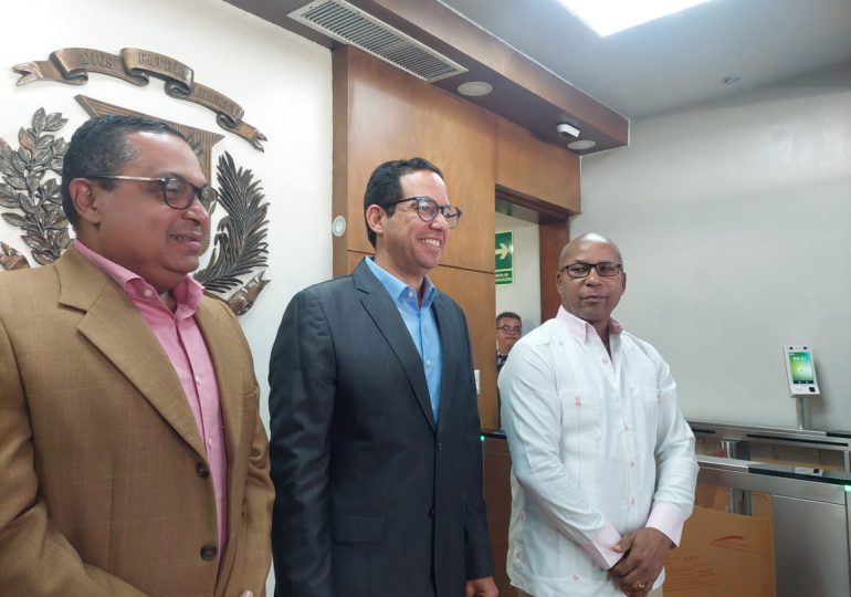 PRM denuncia campaña sucia ante la JCE; habrían suplantado la voz del presidente Luis Abinader