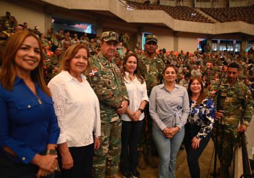 ADEOFA entrega raciones alimenticias a soldados y agentes policiales en el Coliseo de Boxeo “Carlos Teo Cruz”