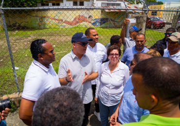 Gobierno ayuda a familias afectadas por las lluvias en Villa Tapia y Salcedo