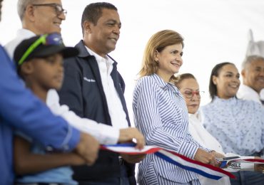 Raquel Peña entrega infraestructuras para salud y deporte en el Cibao