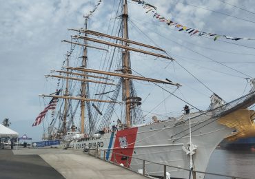 Visita RD buque de la Guardia Costera de EE.UU.