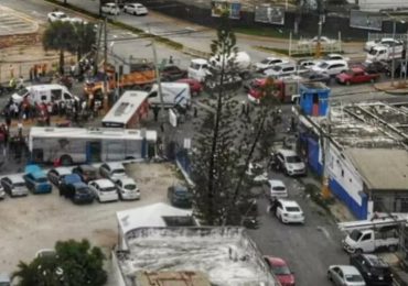 Se registra accidente múltiple en Av. Charles de Gaulle, deja varias personas heridas