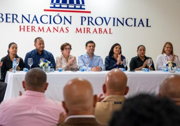 Roberto Ángel encabeza reunión de trabajo con autoridades de Hermanas Mirabal, afectada por aguaceros