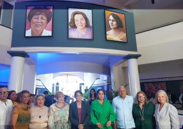 Ministerio de la Mujer devela retratos de Abigail Mejía, Gladys Gutiérrez y Magaly Pineda en la Galería de la Mujer Dominicana