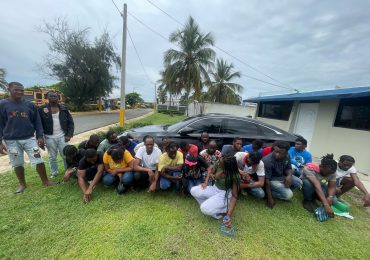 Apresan a 25 haitianos ilegales en un hotel de Villa Francisca