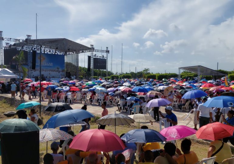 Miles de católicos se congregan para celebrar el Día de Corpus Cristi