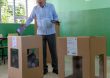 Manuel Jiménez vota e insta a los dominicanos a ejercer ese deber democrático