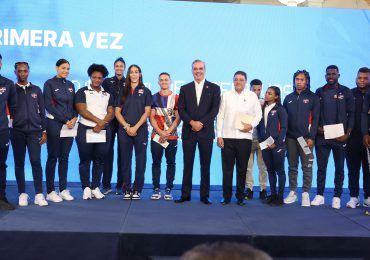 Gobierno entrega 100,000 pesos a cada uno de los atletas clasificados a los Juegos Olímpicos