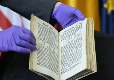 Libro del siglo XVI hallado en una "caja sospechosa" fue devuelto a España