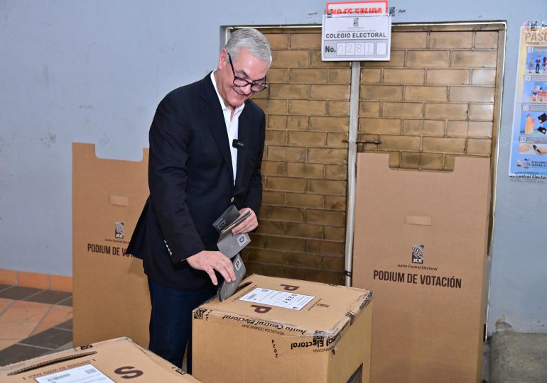 Gonzalo ejerce su derecho al voto; afirma votó por Abel Martínez y Omar Fernández