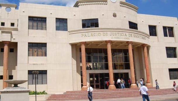 Tribunal impone prisión preventiva contra dos hombres vinculados a usurpar la identidad del titular del la Fiscalía de Santiago