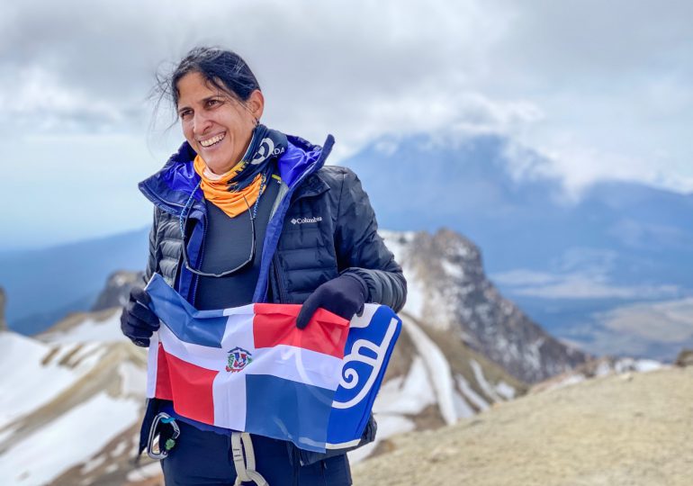 Thais Herrera cambia su rumbo hacia el Sur del Everest y expresa su agradecimiento público a Jose Gómez por ser su gran inspiración en desafiante proyecto