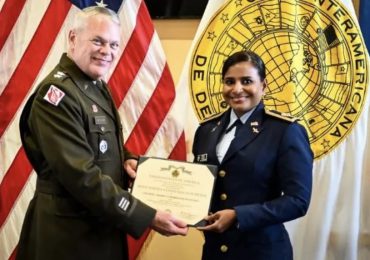 Coronel de la Fuerza Aérea recibe en Washington DC tres condecoraciones por su desempeño