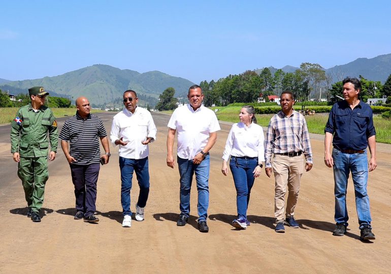 Director DA evalúa daños por lluvias en aeropuerto Constanza; garantiza solución