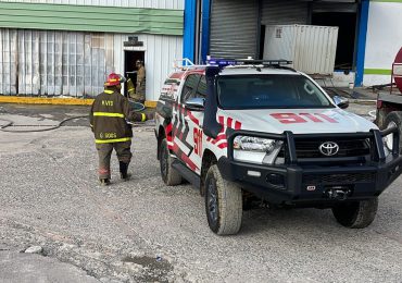 Incendio en nave ubicada en autopista Duarte es asistido bajo la coordinación del 911