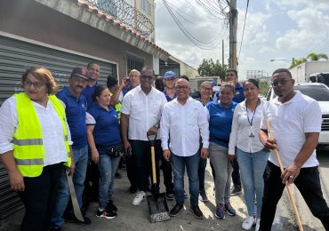 Inician operativo de limpieza y fumigación en Santo Domingo Oeste