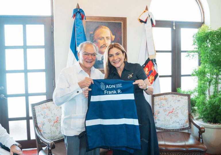 Alcaldesa Carolina Mejía designa a Frank Rainieri mentor turístico de Santo Domingo