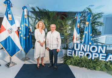 Embajadora de la Unión Europea realiza coctel en celebración del aniversario del Día de Europa