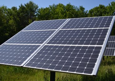 Energía y Minas electrifica hogares con paneles solares en El Seibo