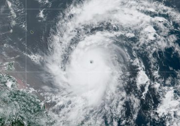 Beryl sube a huracán categoría 4; es extremadamente peligroso