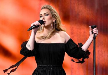 Adele insulta a un fan por comentarios homofóbicos en su concierto: “¿Eres un puto estúpido?”