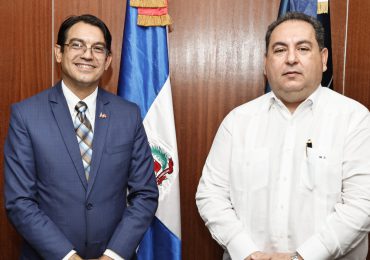 Juramentan a Bernardo Antonio Hilario como director del Servicio Regional de Salud Norcentral