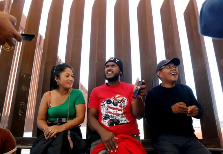 Por qué los dominicanos siguen emigrando de un país con estabilidad política y crecimiento económico