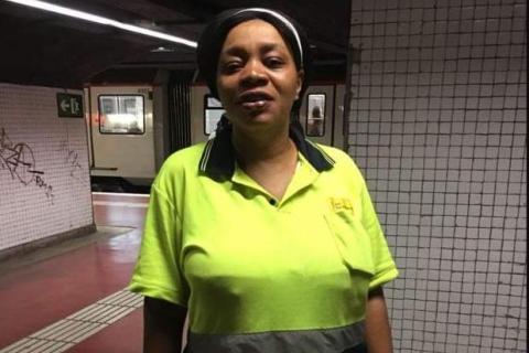 La dominicana Cesarina Adames, la limpiadora del metro de Barcelona que se ha convertido en la sonrisa de España