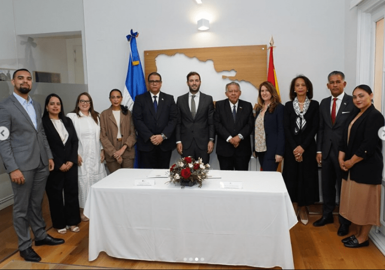 España y República Dominicana firman acuerdo para impulsar internacionalización empresarial