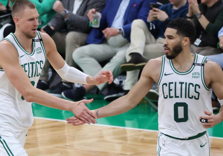 Celtics machacan a Dallas en el arranque de las Finales de la NBA