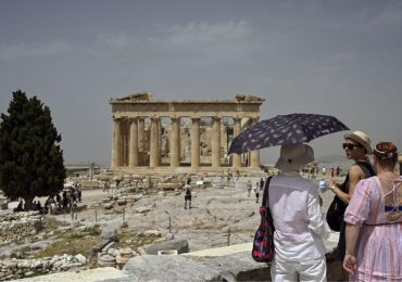 La Acrópolis de Atenas cierra unas horas por la ola de calor en Grecia