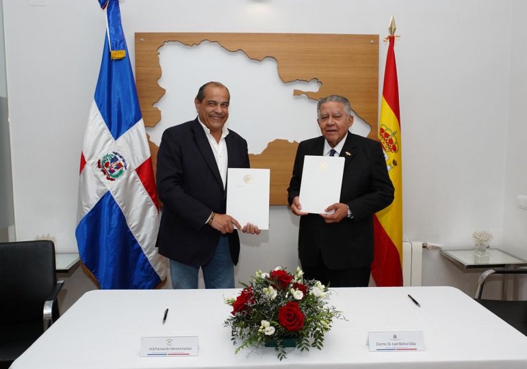 Embajada dominicana en España refuerza colaboración con entidades españolas