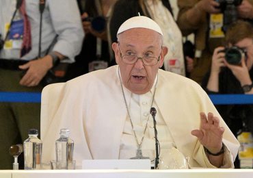 El papa pide en el G7 regular la IA y prohibir las armas autónomas letales
