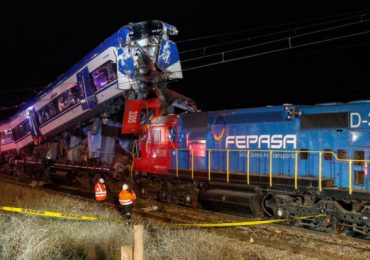Dos muertos y varios heridos en choque frontal de trenes en Chile