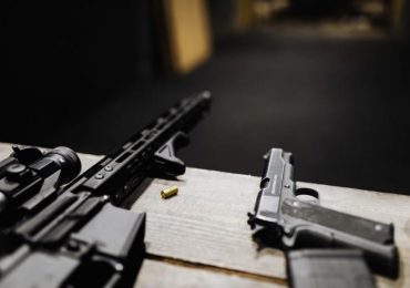 Corte Suprema de EE.UU. ratifica la prohibición de poseer armas a maltratadores