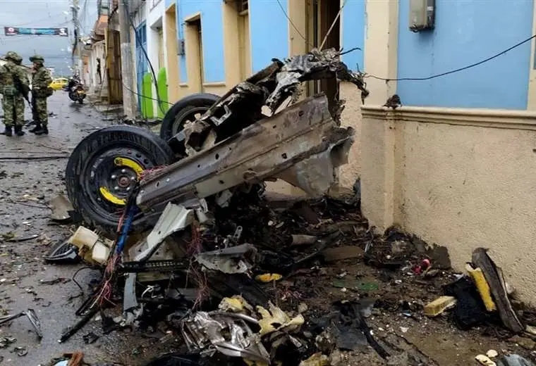 Explosión de cochebomba en Colombia deja tres muertos, entre ellos un policía